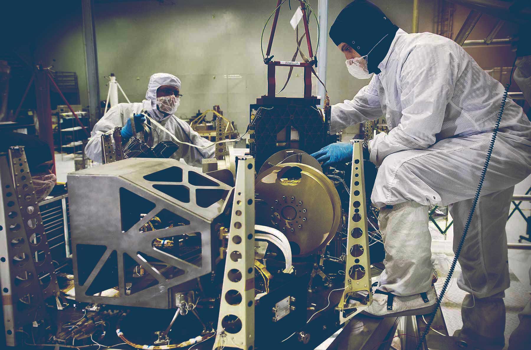 ماشین آلات و قطعات